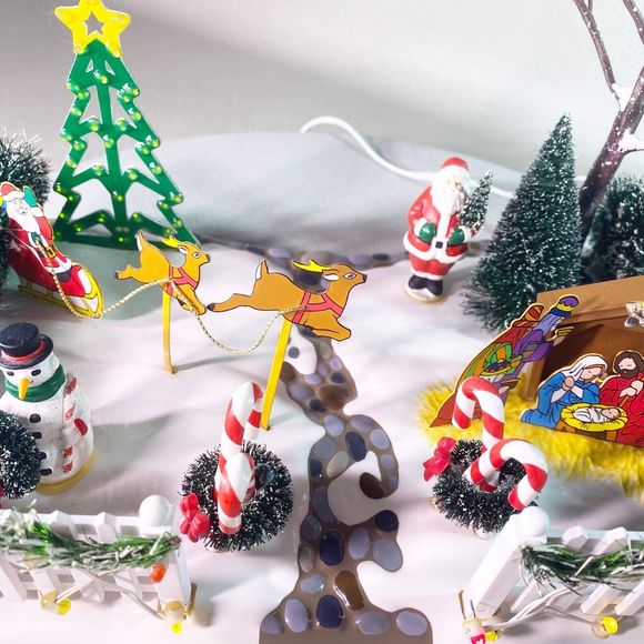 Dept 56 Village Accessories # 52506 Festive Front Yard Christmas Nativity Scene - Picture 8 of 16